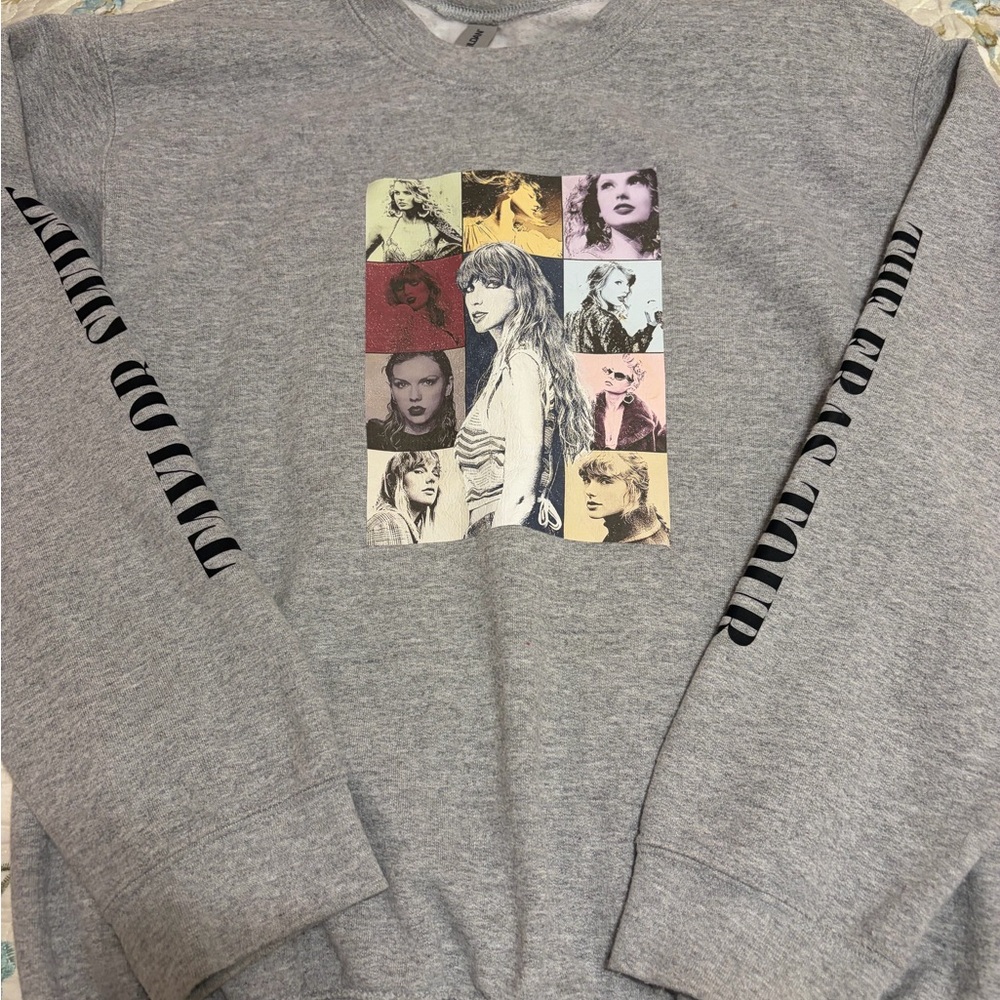 Gildan Gray Heavy Blend Sweatshirt